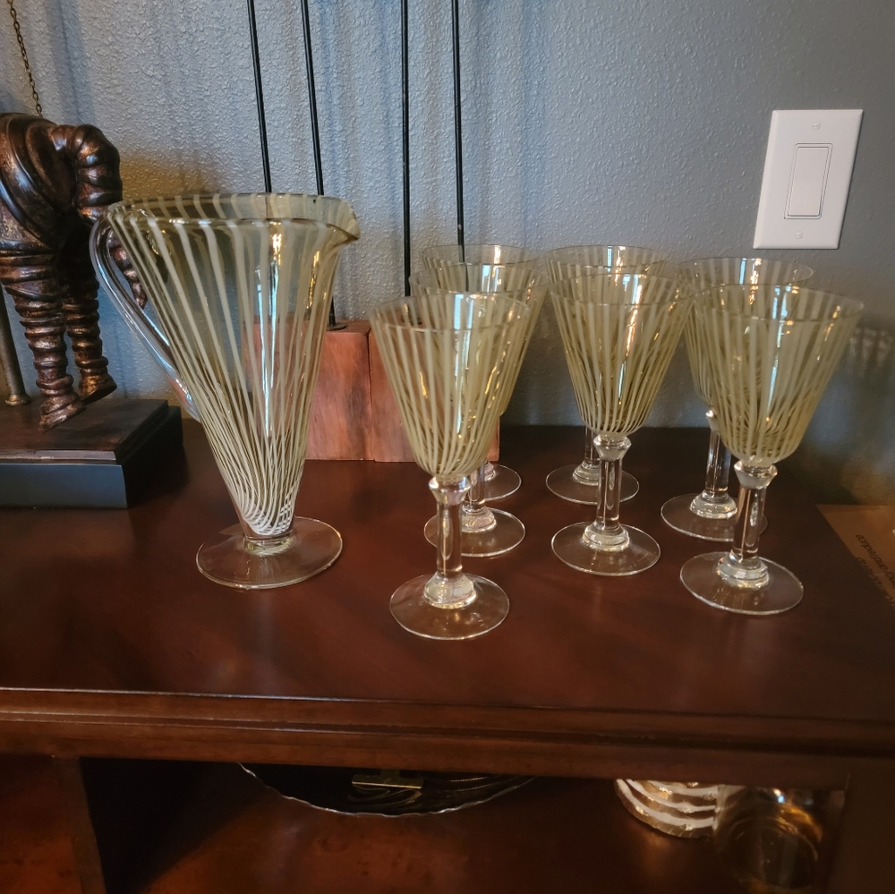 Vintage pitcher with 7 glasses